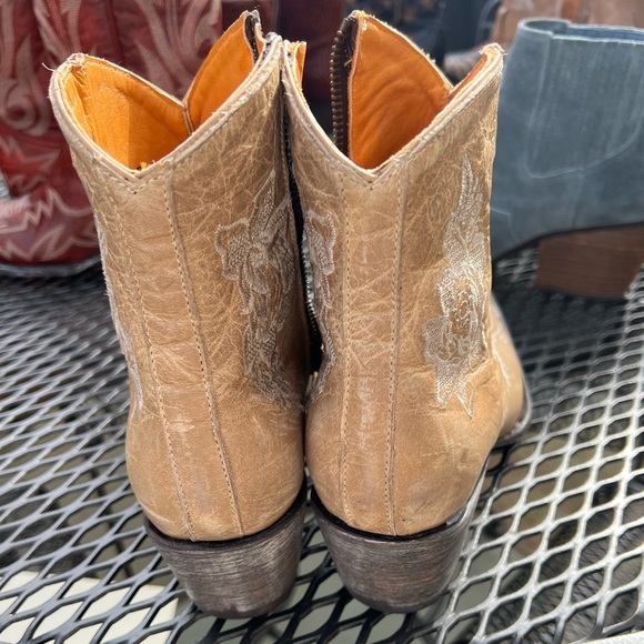 🔥Old Gringo Tan Embroidered VERY Distressed Ankle Boots, EUC, 9 (Actual Photos) - Picture 12 of 16
